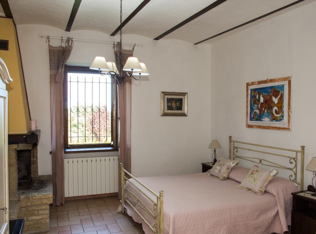 Bed and Breakfast Antico Casale Fossacieca Чивитанова-Марке Экстерьер фото