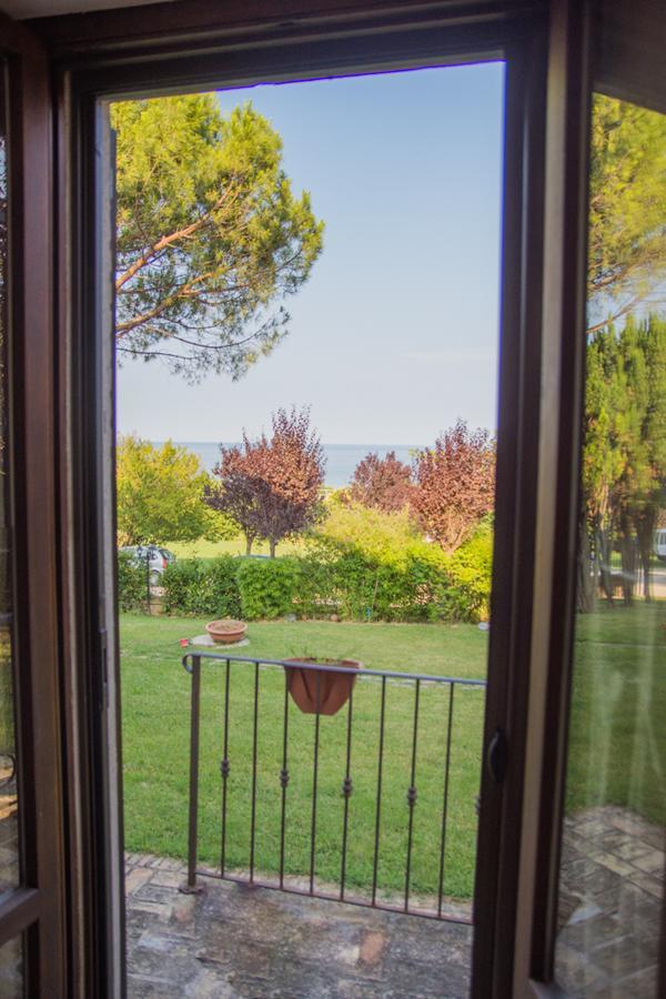 Bed and Breakfast Antico Casale Fossacieca Чивитанова-Марке Экстерьер фото